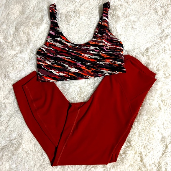 Lululemon Bra ๐: like new condition size 10 - Picture 2 of 4